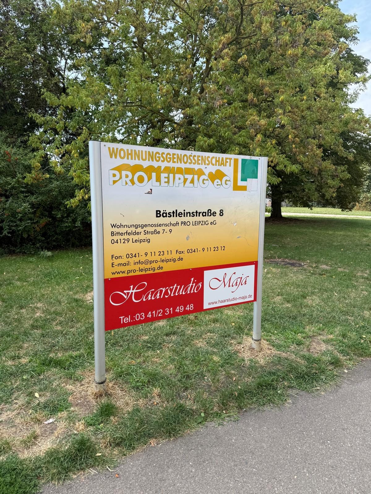 Hinweisschild an der Bästleinstraße 8